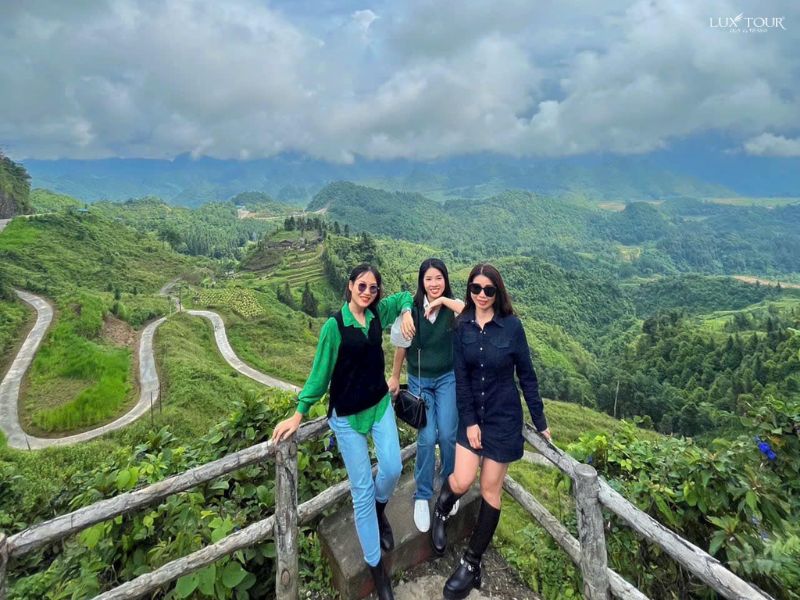 du-lich-ha-giang-mua-thu-cong-troi-quan-ba-nui-doi.jpg (108 KB)