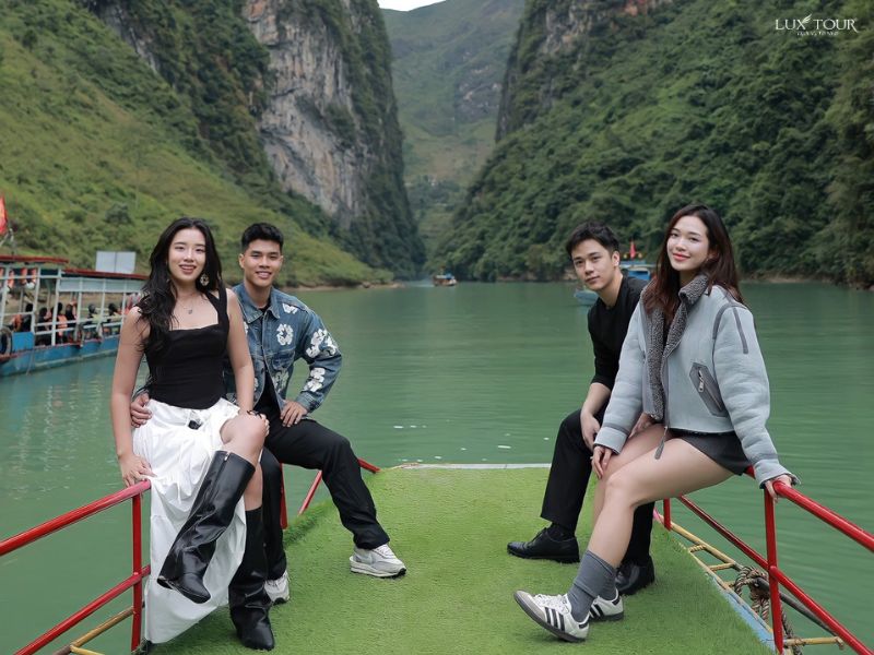 du-lich-ha-giang-mua-thu-song-nho-que.jpg (94 KB)