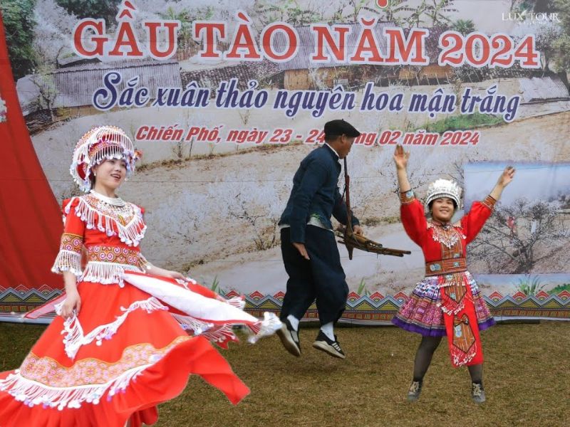 ta-su-choong-le-hoi-gau-tao.jpg (126 KB)