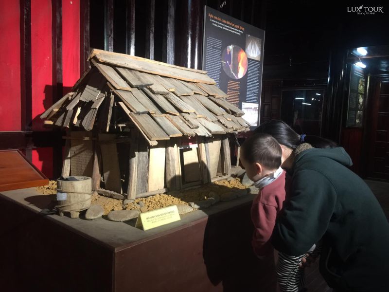 nha-san-bao-tang-sapa.jpg (72 KB)