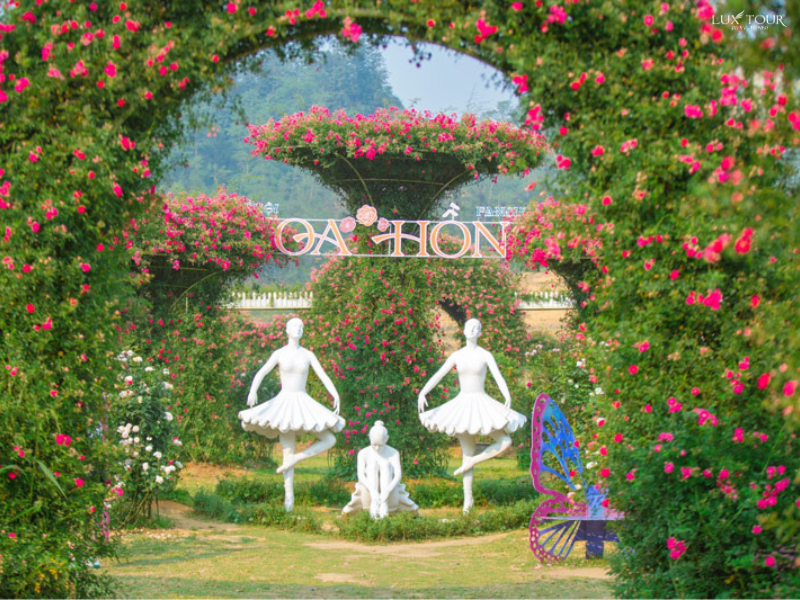 cong-chao-nghe-thuat-va-tuong-dieu-khac-ba-le-thung-lung-hoa-hong-sapa.png (904 KB)