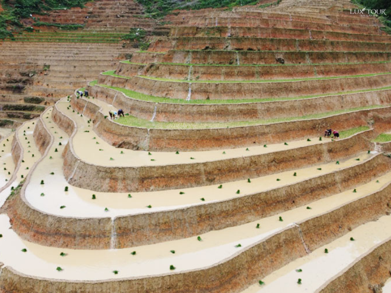 vu-lung-sung-trung-chai-sapa.png (745 KB)