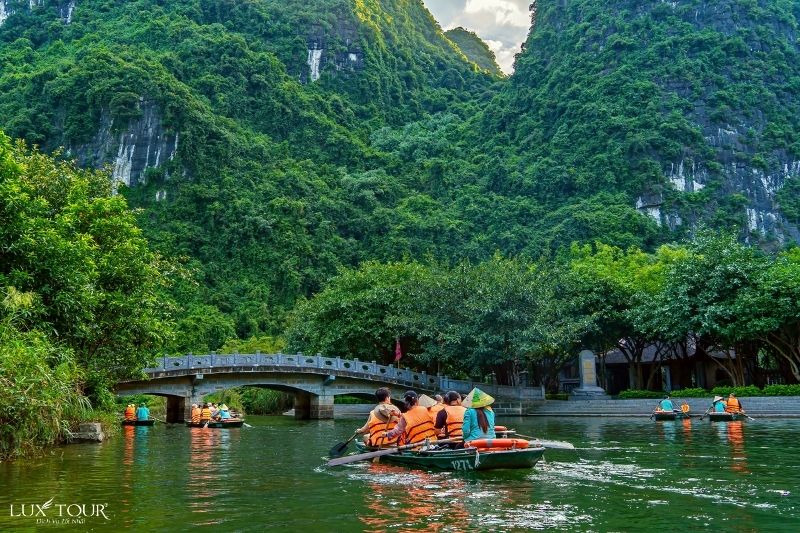 tour-hoa-lu-trang-an-hang-mua-1-ngay-5.jpg (154 KB)