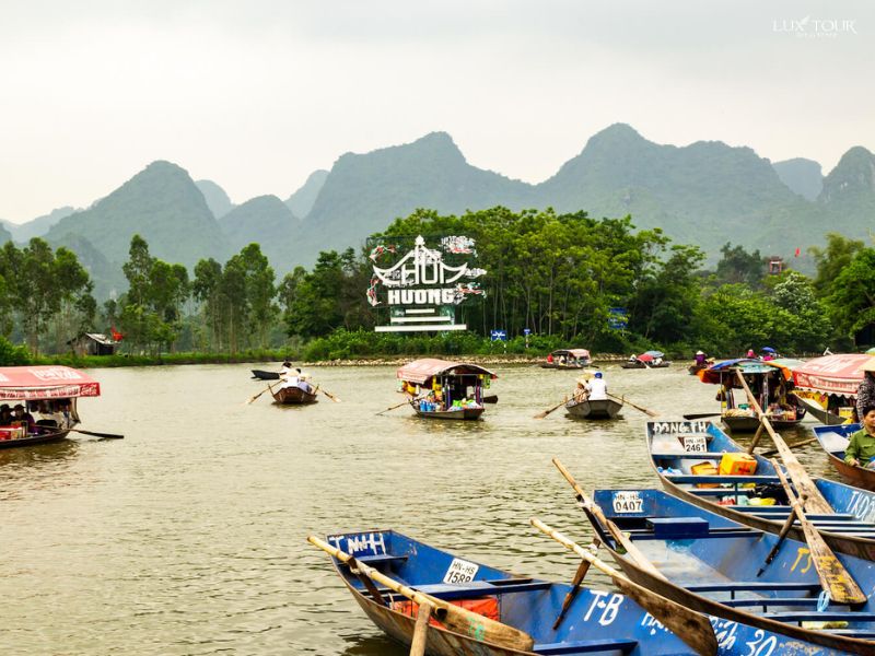 le-hoi-chua-huong-my-duc-ha-noi-thang-1.jpg (101 KB)