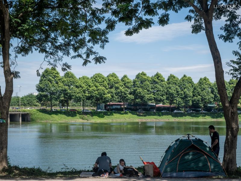 cong-vien-yen-so-tet-duong-lich-di-dau-choi-o-ha-noi.jpg (132 KB)