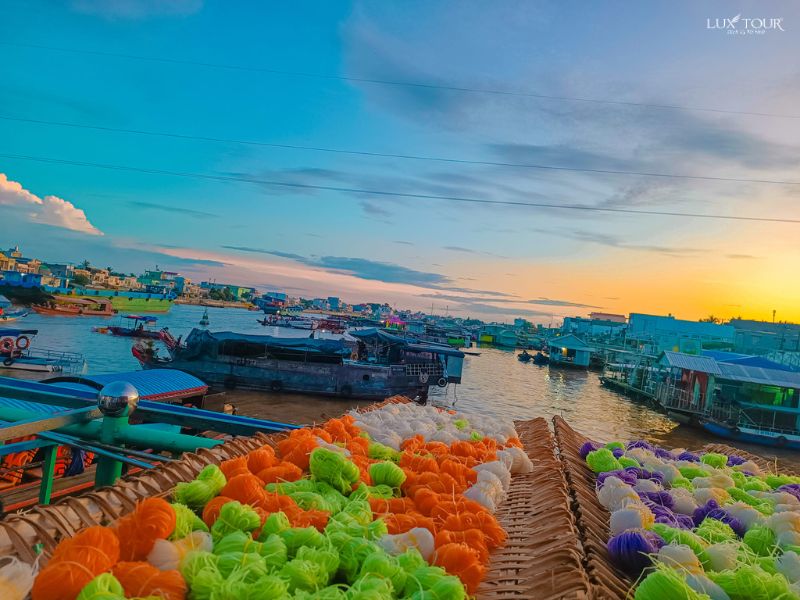 cho-noi-cai-rang-dong-bang-song-cuu-long-thang-1-nen-di-du-lich-o-dau.jpg (89 KB)