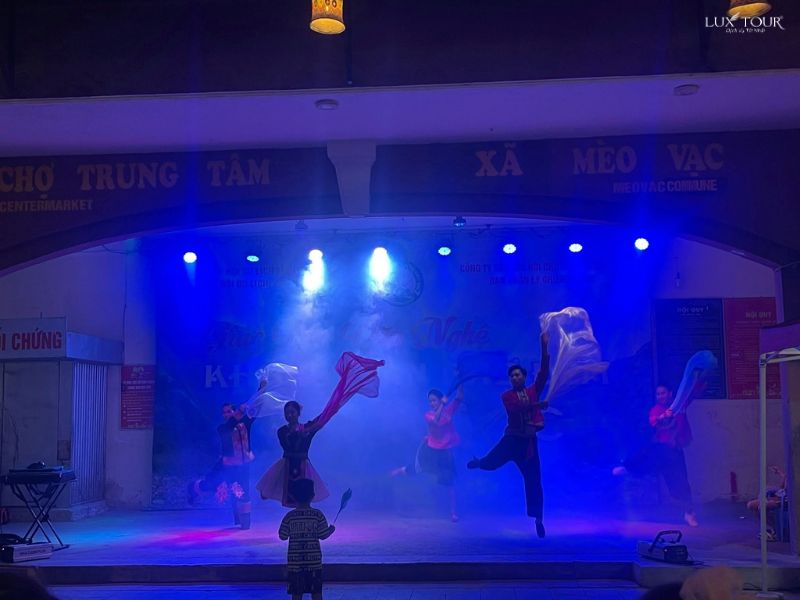 cho-dem-meo-vac-van-nghe.jpg (52 KB)