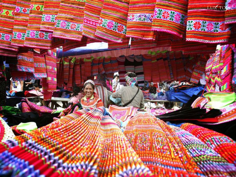 cho-phien-ha-giang-vao-ngay-nao-mua-trang-phuc-tho-cam.jpg (155 KB)