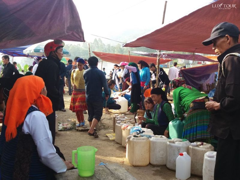 cho-phien-hoang-su-phi-4.jpg (87 KB)