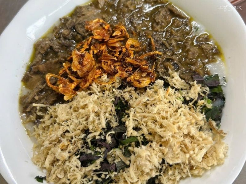 cong-troi-quan-ba-ha-giang-chao-au-tau.jpg (112 KB)