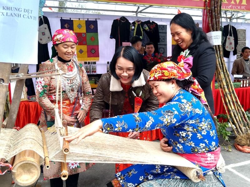 cong-troi-quan-ba-ha-giang-kham-pha-ban-sac-van-hoa.jpg (141 KB)