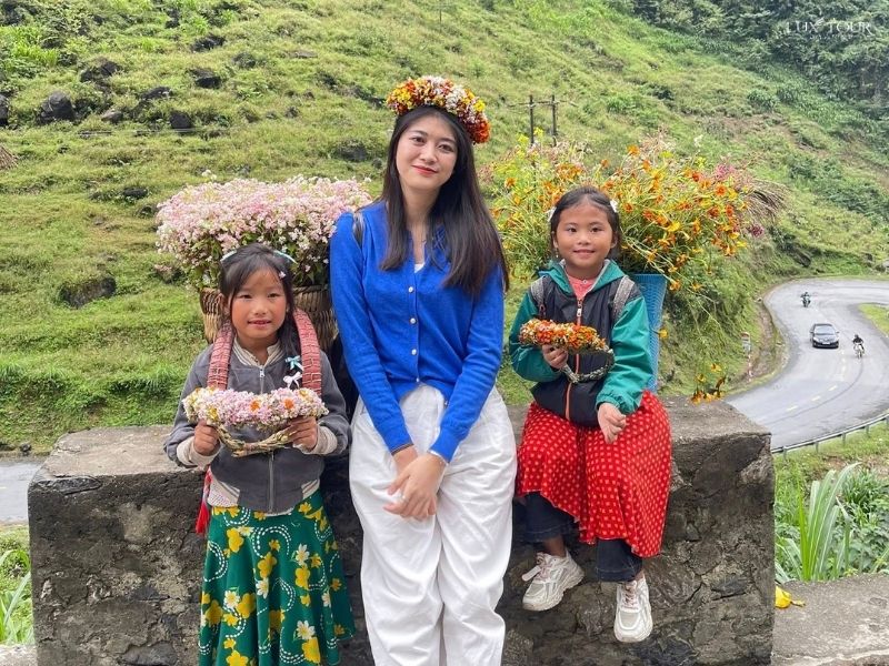 cong-troi-quan-ba-ha-giang-mua-hoa-tam-giac-mach.jpg (160 KB)