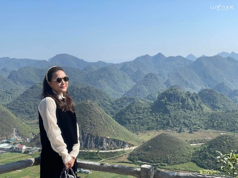 cong-troi-quan-ba-ha-giang-nui-doi.jpg (90 KB)