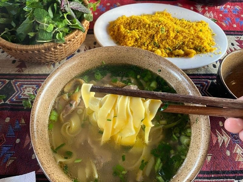 cong-troi-quan-ba-ha-giang-pho-ngo.jpg (127 KB)