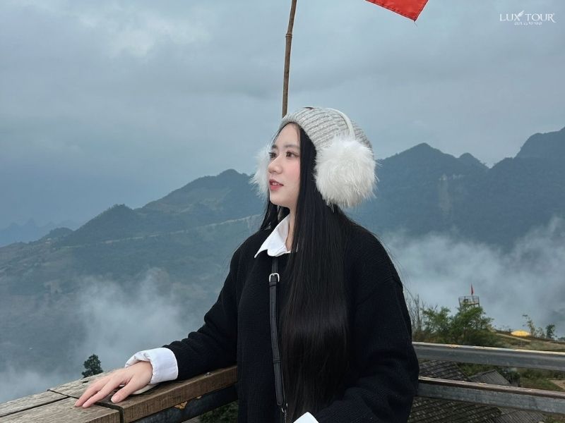 cong-troi-quan-ba-ha-giang-san-may.jpg (50 KB)