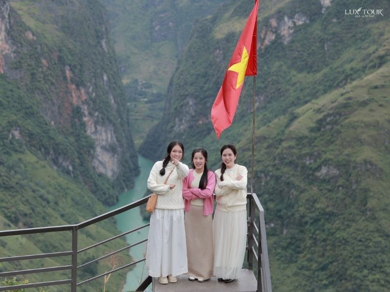 cot-moc-so-0-ha-giang-deo-ma-pi-leng.jpg (74 KB)