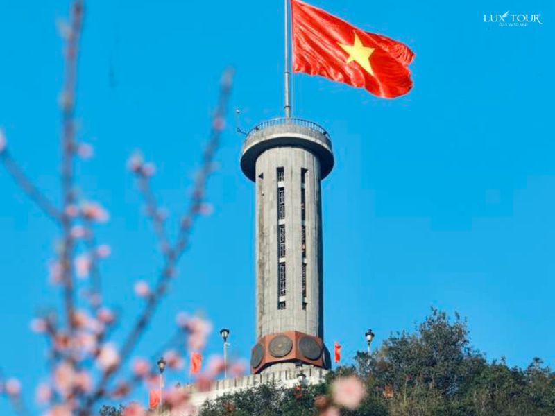 du-lich-ha-giang-bang-o-to-tu-lai-cot-co-lung-cu.jpg (53 KB)