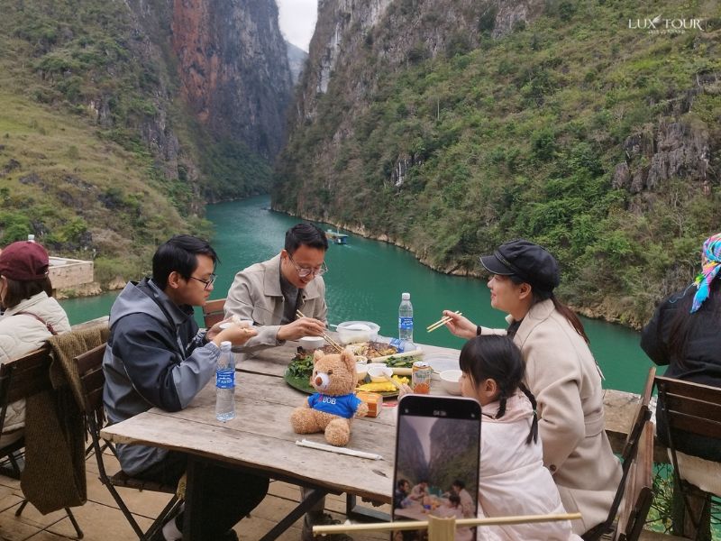 du-lich-ha-giang-bang-o-to-tu-lai-song-nho-que.jpg (113 KB)