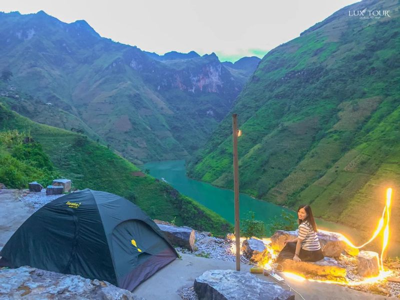 du-lich-ha-giang-tu-tuc-song-nho-que.jpg (84 KB)