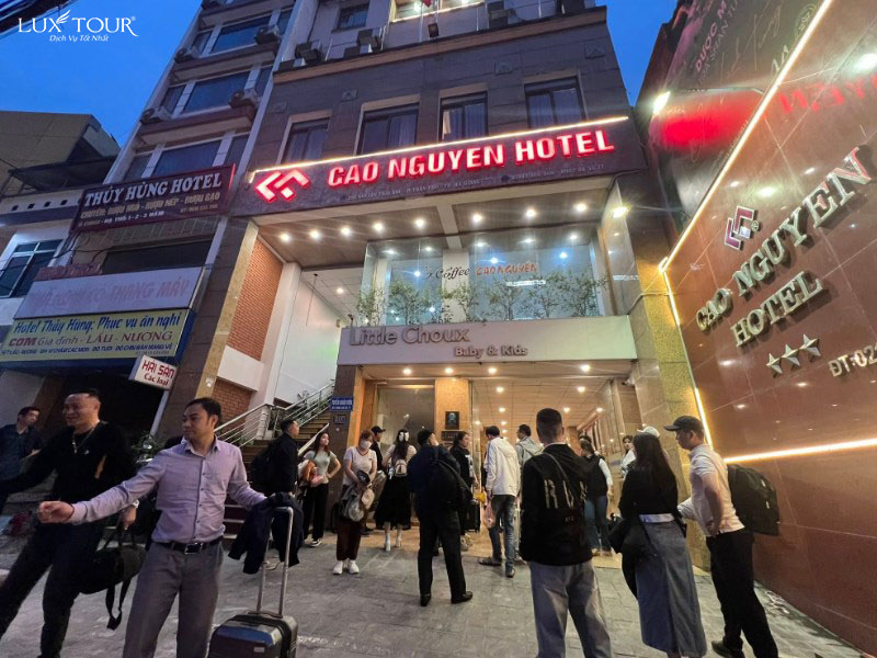 khach-san-o-ha-giang-caonguyen.jpg (153 KB)