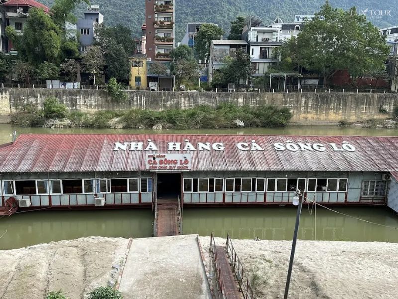 nha-hang-o-ha-giang-nha-hang-ca-song-lo.jpg (135 KB)