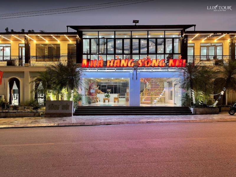 nha-hang-o-ha-giang-nha-hang-song-nui.jpg (99 KB)
