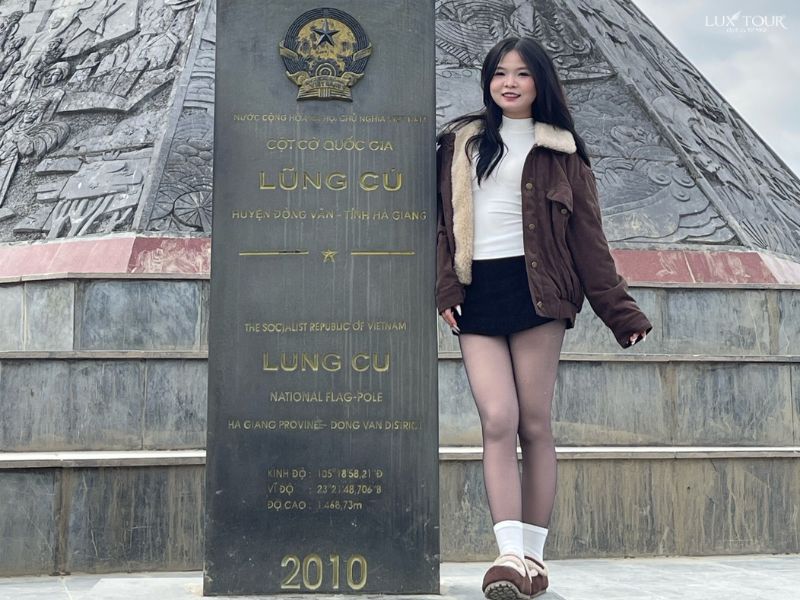 nui-mo-neo-ha-giang-cot-co-lung-cu.jpg (103 KB)