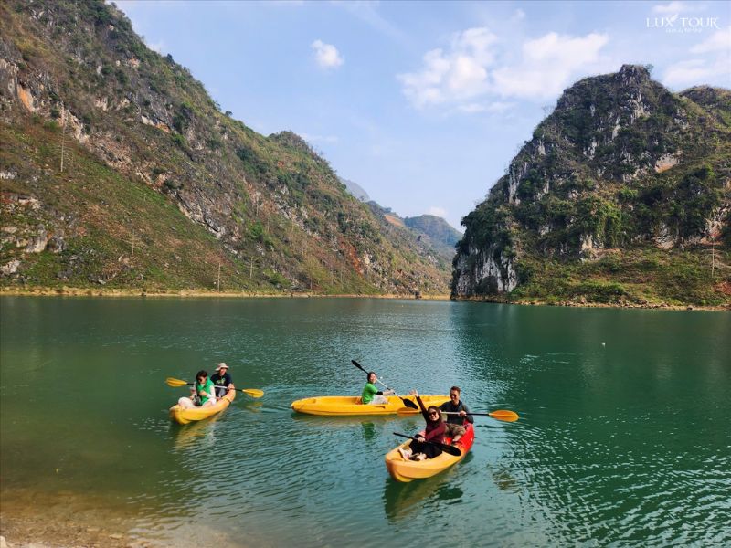 song-nho-que-mua-nao-dep-cheo-thuyen-kayak.jpg (107 KB)