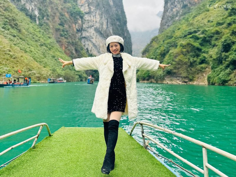 thi-tran-pho-bang-song-nho-que.jpg (113 KB)