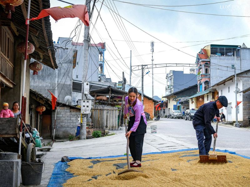 thi-tran-pho-bang-van-hoa-vung-cao.jpg (118 KB)