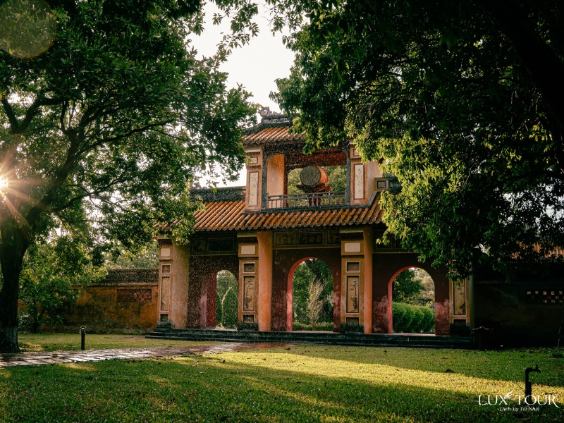 du-lich-hue-thang-1-4.jpg (584 KB)