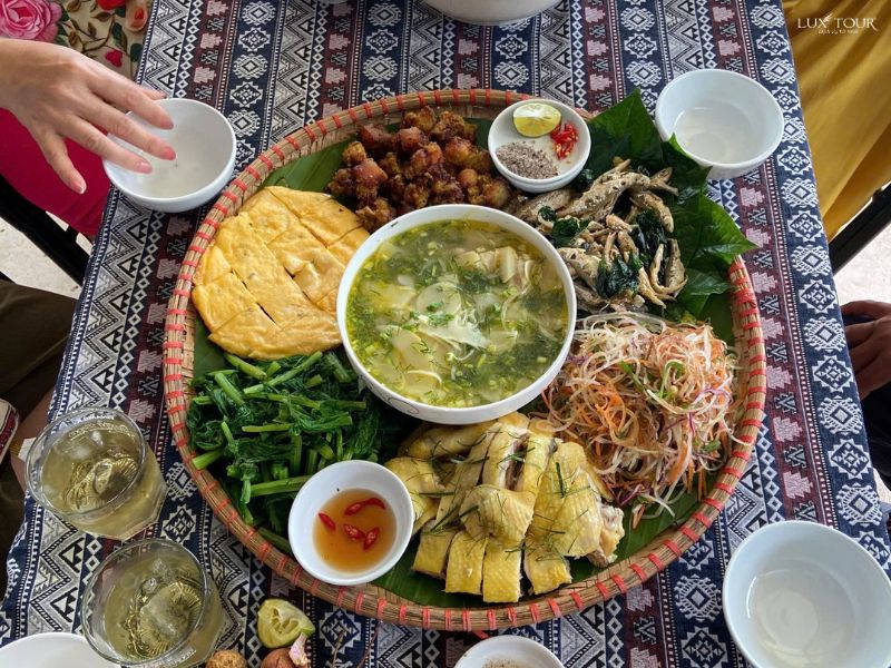 am-thuc-du-lich-mai-chau-thang-1.jpg (155 KB)