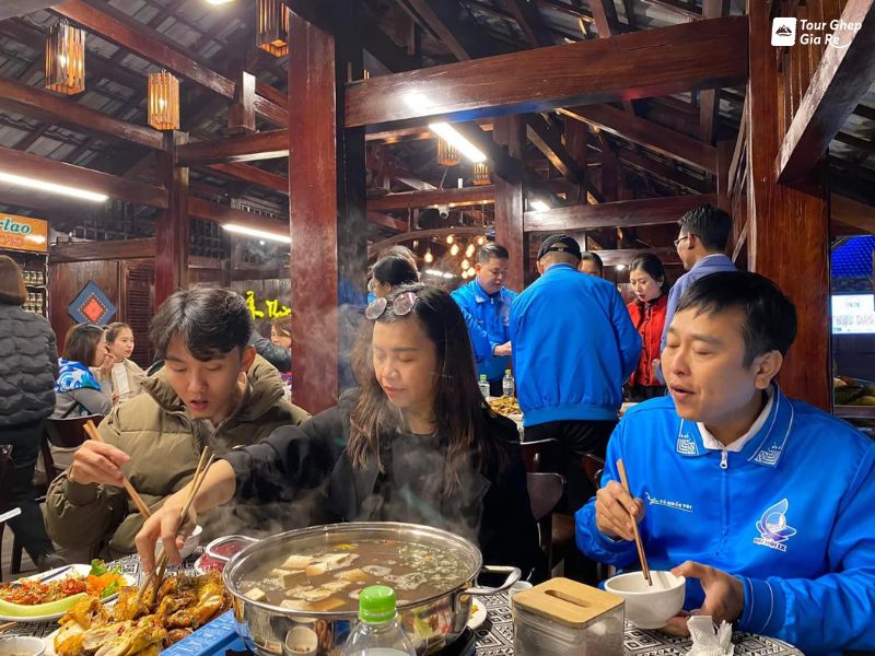 cho-dem-moc-chau-am-thuc.jpg (113 KB)