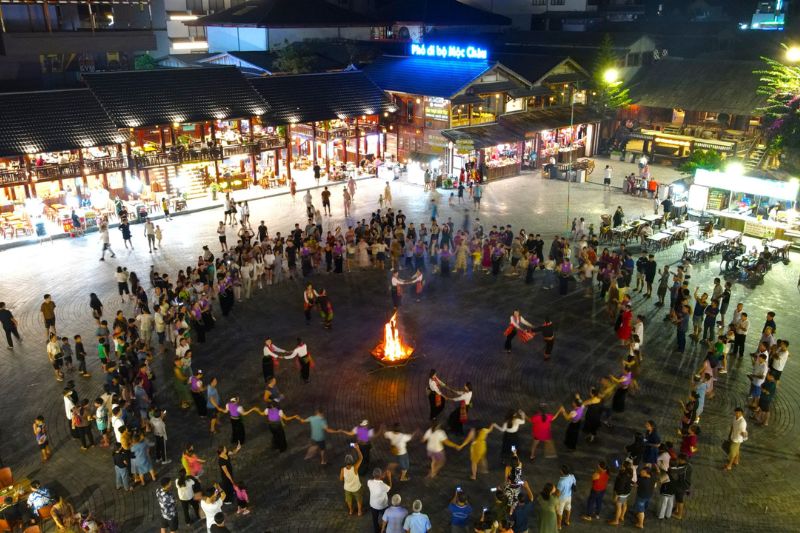 Chợ đêm Mộc Châu mở cửa vào ngày nào? Review chi tiết