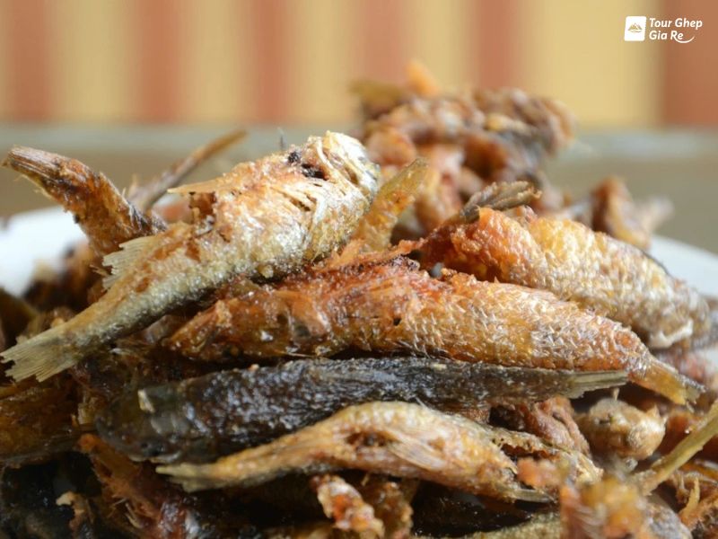 du-lich-moc-chau-thang-5-ca-suoi-chien-gion.jpg (81 KB)