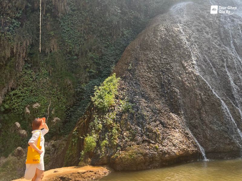 du-lich-moc-chau-thang-5-thac-dai-yem.jpg (139 KB)