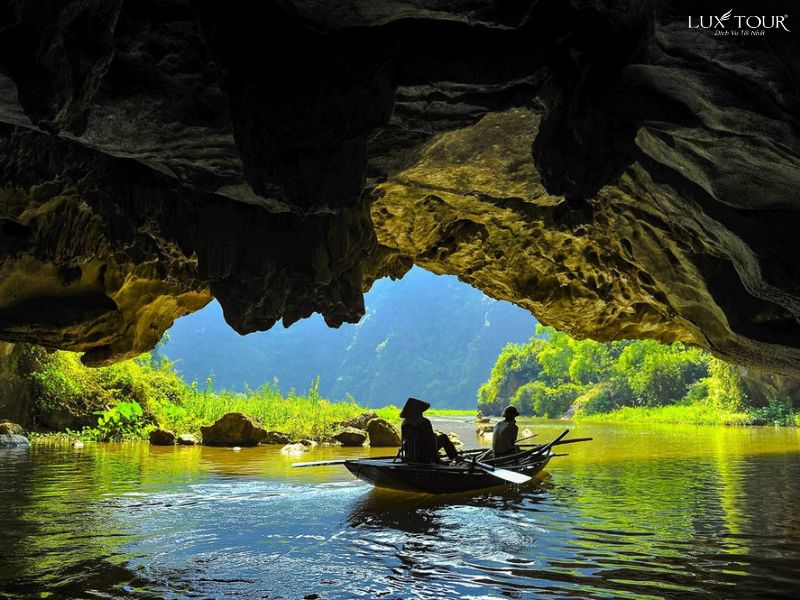 kham-pha-hang-dong-xuyen-thuy-dong-chua-bich-dong.jpg (113 KB)