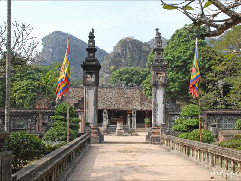 den-tho-dinh-tien-hoang-den-vua-dinh-vua-le.jpg (123 KB)