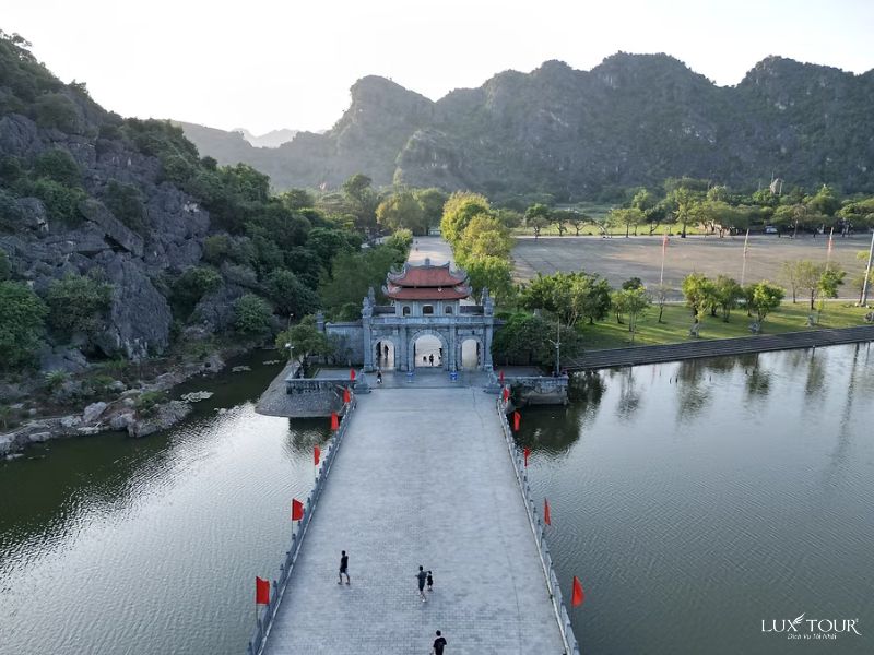 den-vua-dinh-vua-le-quan-the-co-do-hoa-lu.jpg (91 KB)