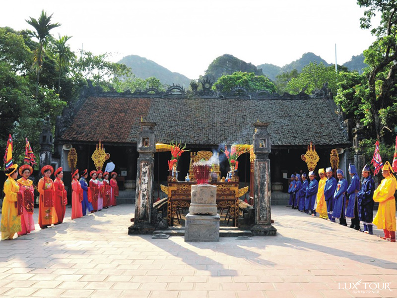 dia-diem-du-xuan-o-ninh-binh-2.jpg (242 KB)