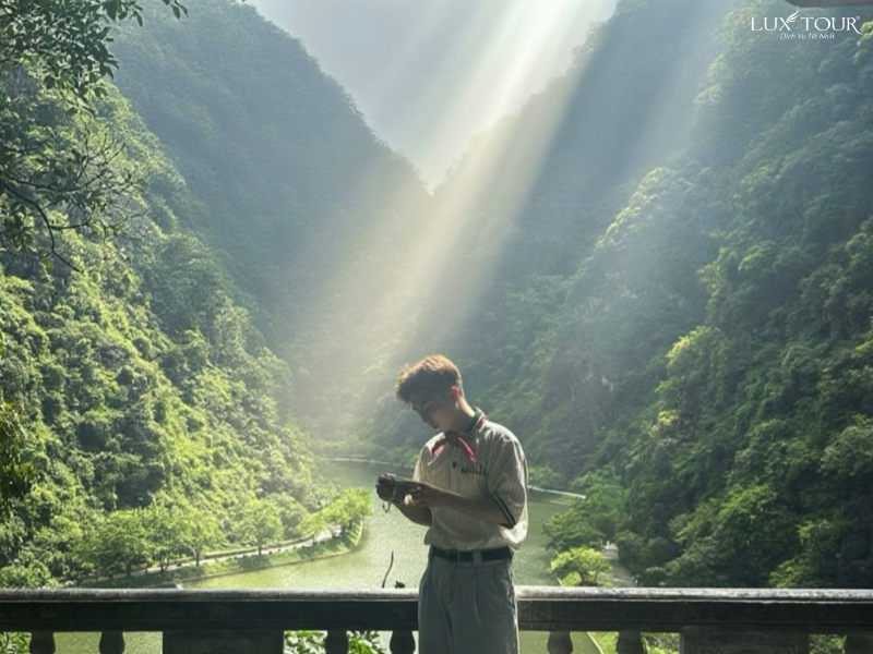 du-lich-dong-am-tiem-ninh-binh.png (674 KB)