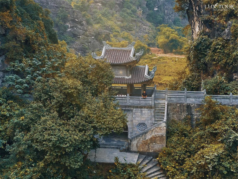 kinh-nghiem-du-lich-dong-am-tiem-ninh-binh.png (1.07 MB)