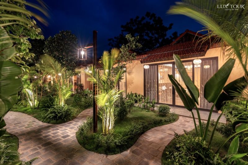 scenic-mountain-ecolodge-hotel-khach-san-bai-dinh-ninh-binh.jpg (102 KB)