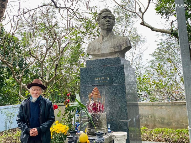 tuong-dai-anh-hung-luong-van-tuy-nui-non-nuoc.jpg (173 KB)