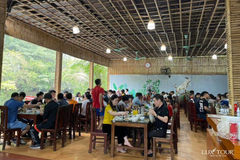 quan-an-ngon-o-hoa-lu-ninh-binh-1.jpg (167 KB)